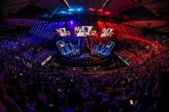 网络冲突加剧：情感发酵、群体效应下的立场差异与网络暴力